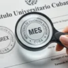 Certificado de antecedentes penales cubano con el sello oficial de la Haya.